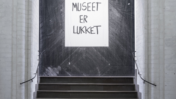 Museet-er-lukket-en-udstilling-om-Knud-Pedersen-2015-Nikolaj-Kunsthal-Installationsview-Foto-Frida-Gregersen